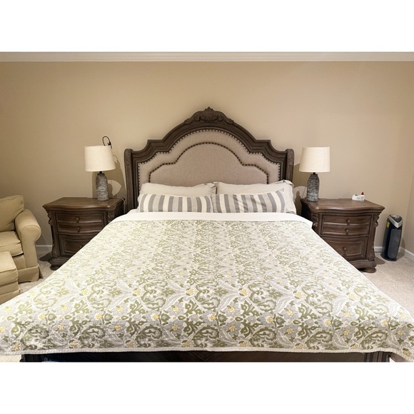 100% cotton Elegant Green and White Quilt Queen - Picture 1 of 4